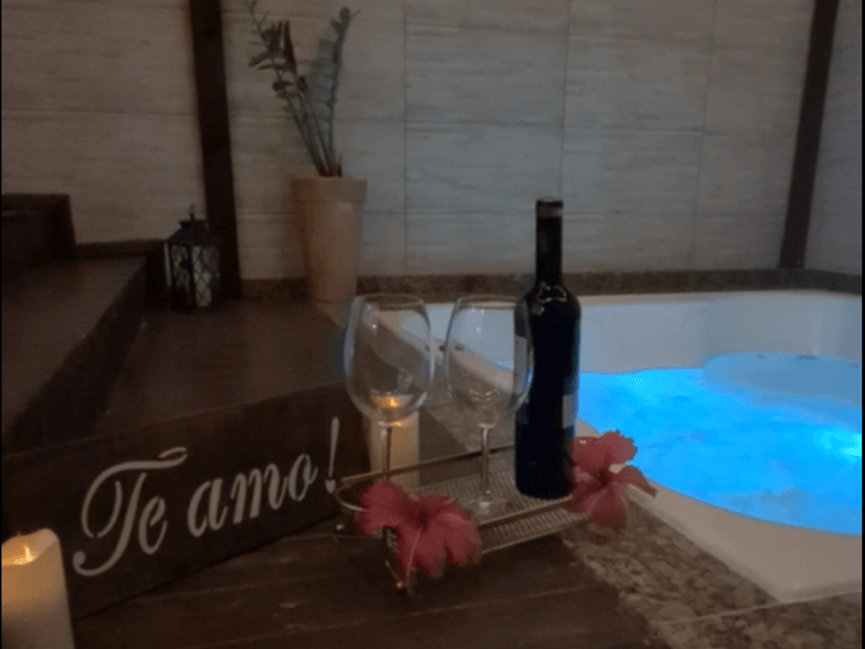 Apê Cabana Romântica com Hidro Spa, Lareira, Churrasqueira